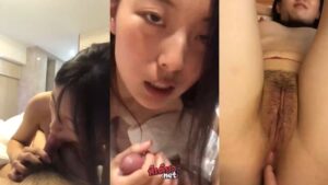 คลิปหลุดน้องไข่มุข นักศึกษาสาวน่ารักหุ่นบางตัวเล็ก โม๊คควยให้ผัวอย่างเด็ด เงี่ยนจัดน้ำเยิ้มเต็มรูหี